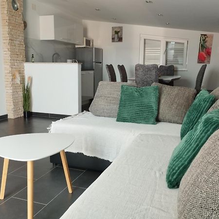 Apartman Nella Biograd Na Moru Exterior photo